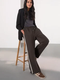 Chocoladebruin - Slinky trainingsbroek met wijde pijpen en zijstrepen*Next Discount