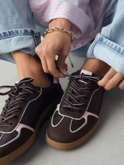 Chocoladebruin - Sneaker met veters*Next Hot