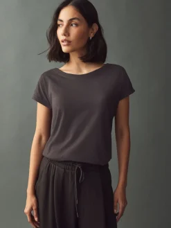 Chocoladebruin - T-shirt met kapmouwtjes*Next Best