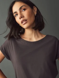 Chocoladebruin - T-shirt met kapmouwtjes*Next Best