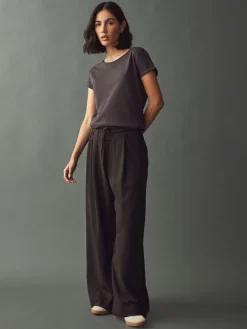 Chocoladebruin - T-shirt met kapmouwtjes*Next Best