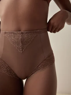 - Vormende slip met stevige buikcorrectie*Next Best