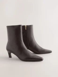 - Forever Comfort® enkellaarsjes met hak en spitse neus*Next Clearance