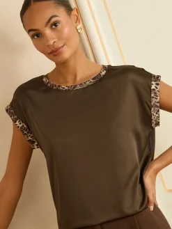 Chocoladebruin met dierenprint - Print Satin Front Jersey Back Crew Neck Blouse*Love & Roses Best