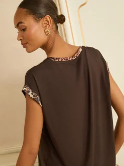 Chocoladebruin met dierenprint - Print Satin Front Jersey Back Crew Neck Blouse*Love & Roses Best