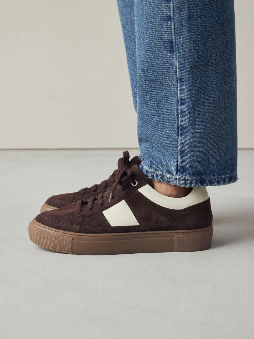 Chocoladebruin suède - Forever Comfort® Leather Chunky Side Stripe Lace Up Trainers*Next