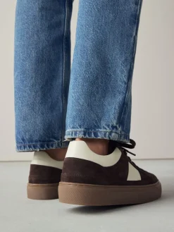 Chocoladebruin suède - Forever Comfort® Leather Chunky Side Stripe Lace Up Trainers*Next