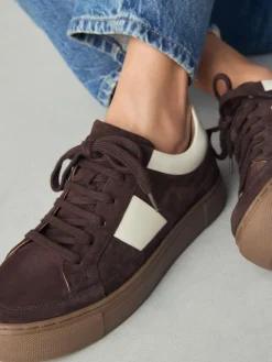 Chocoladebruin suède - Forever Comfort® Leather Chunky Side Stripe Lace Up Trainers*Next