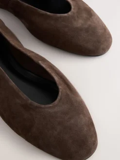Chocoladebruin suède - Leren ballerina met ronde neus*Next Online