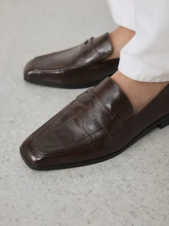 Chocolate Brown Croc Effect - Forever Comfort® - Loafers met vierkante neus*Next Hot