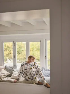 - Pyjama met lange mouwen*Next Clearance