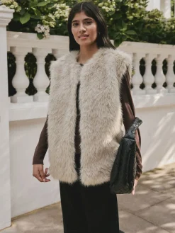 - Gilet van imitatiebont*Next Hot