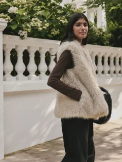 - Gilet van imitatiebont*Next Hot