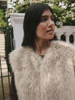 - Gilet van imitatiebont*Next Hot