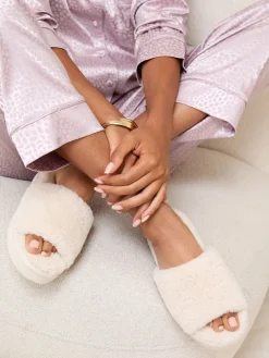 - pantoffels van imitatiebont met plateauzool voor nachtkleding*Lipsy Clearance