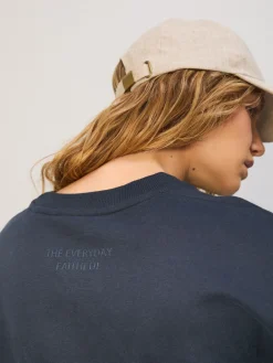 Donkerblauw - Essentials sweatshirt met relaxte pasvorm, lange snit en zakken*Next Online