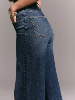 - High Rise stretchy Jeans met wijde pijpen*Next Best