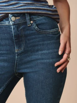 - Superzachte slim-fit jeans*Next Best