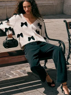 - Gebreid vest met fluwelen strik*Next Clearance