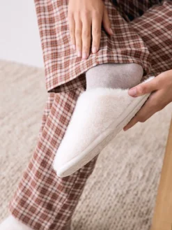 - Pantoffels met imitatiebont*Next Hot