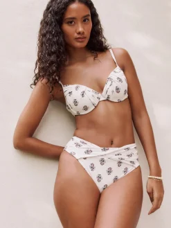 - Bikinibroekjes*Next