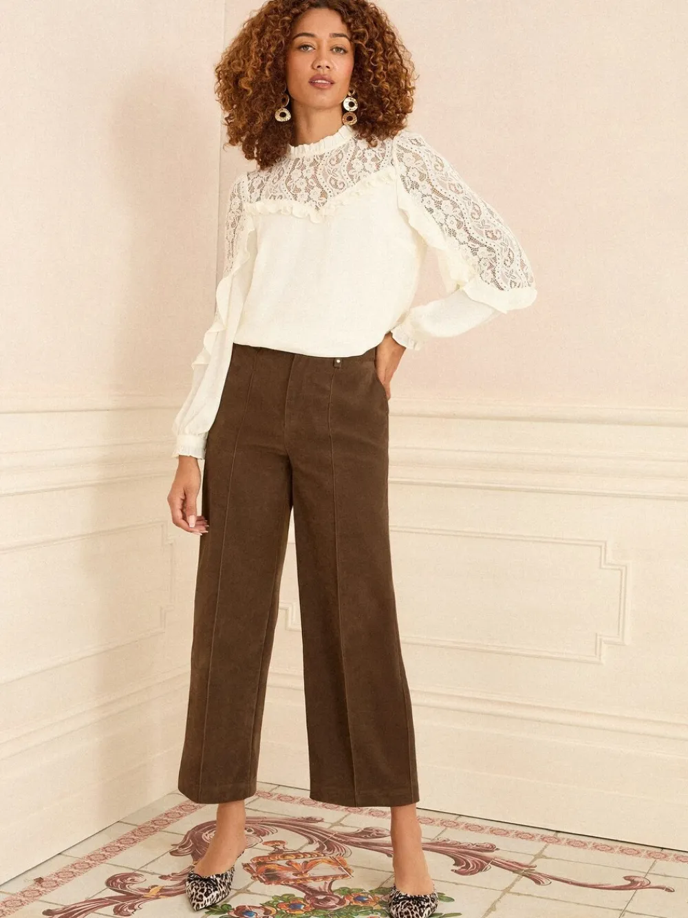 - Crew Neck Lace Yoke Long Sleeve Blouse*Love & Roses Discount