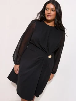 - Doorzichtige mini-jurk met hardwaredetail en lange mouwen*Friends Like These Sale