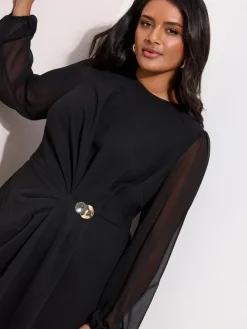 - Doorzichtige mini-jurk met hardwaredetail en lange mouwen*Friends Like These Sale