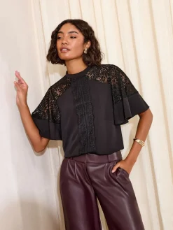 - Kanten blouse met uitlopende mouwen*Friends Like These Sale