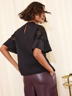 - Kanten blouse met uitlopende mouwen*Friends Like These Sale