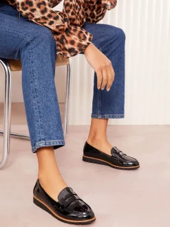 Comfortabele platte instappers van lakimitatieleer*Friends Like These Best