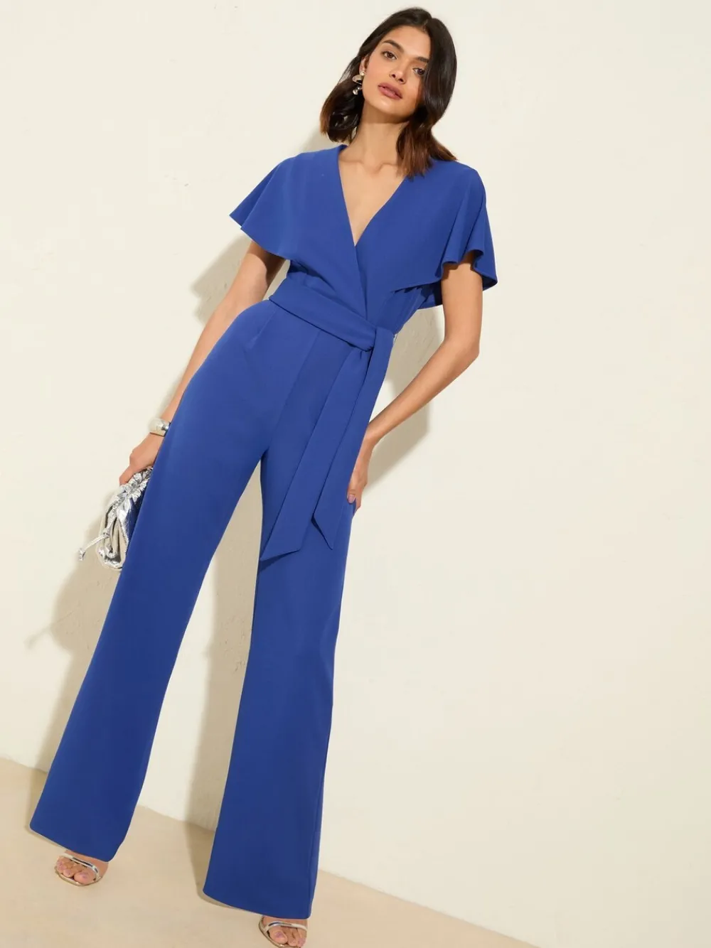 Jumpsuit met korte ruchemouwen en overslag in scuba-stof*Friends Like These