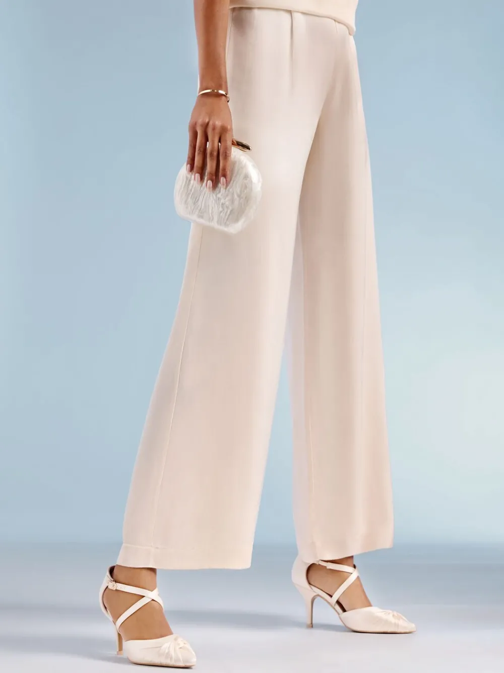 Satin Twist Detail Cross Strap Mid Heel Bridal Court Shoe*Friends Like These Outlet