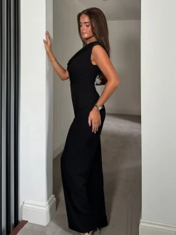 - Donna jumpsuit met asymmetrische halslijn*Girl In Mind