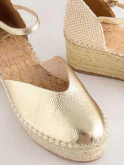 - Espadrilles met sleehak en plateauzool met gesloten neus*Next Sale