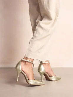 - Leren T-Bar hakken met spitse neus*Next Clearance