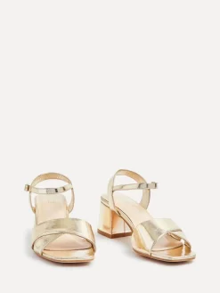 - Vivian sandalen met hak en bandje aan de voorkant met brede pasvorm*Linzi