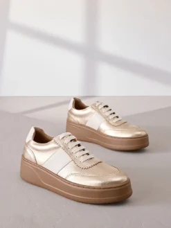 - Signature premium leren sneakers met veters en grove sleehak*Next Online