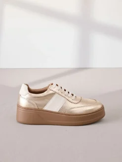 - Signature premium leren sneakers met veters en grove sleehak*Next Online
