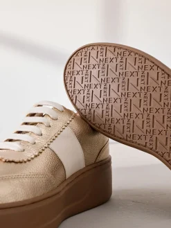- Signature premium leren sneakers met veters en grove sleehak*Next Online