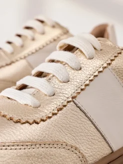 - Signature premium leren sneakers met veters en grove sleehak*Next Online