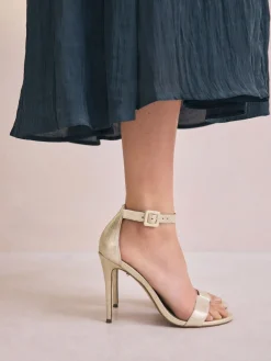 - Signature Premium leren sandalen met hoge ronde neus*Next Clearance