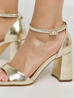 - Barely There sandalen met blokhak en extra wijde pasvorm*Simply Be Clearance