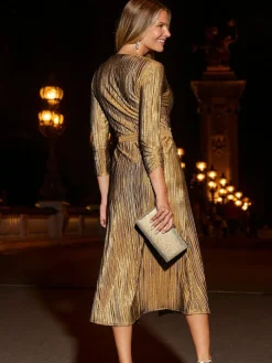 - Metallic plissé overslagjurk met aansluitend lijfje en uitlopende rok*Sosandar Online