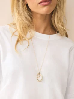 - Ketting met hangertje van vereende ringen*Next