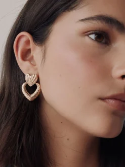 Goudkleurig - Opvallende hartjesoorbellen*Next