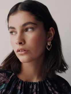 Goudkleurig - Opvallende hartjesoorbellen*Next