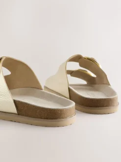 - Sandalen met dubbele bandjes en voetbed*Next New