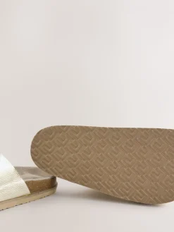 - Sandalen met dubbele bandjes en voetbed*Next New