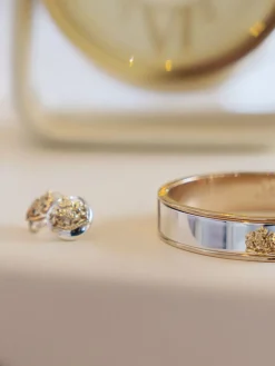 Goudkleurige armband met embleem*Lauren Ralph Lauren Sale